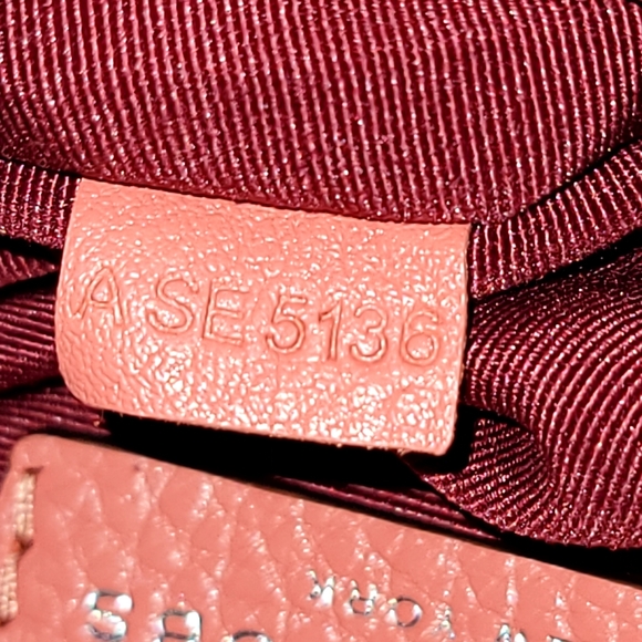 Marc Jacobs New York Classic Leather Crossbody bag. - Picture 14 of 14